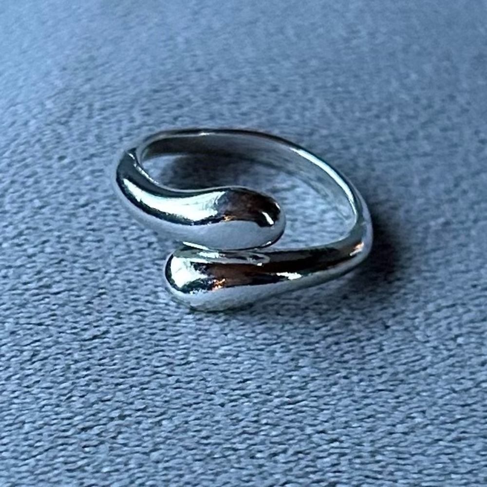 Water Drop ~ Ring ~ Silver Tone ~ Brand New!